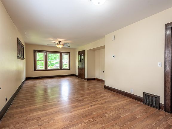 3rd image of 3725 25th Ave S