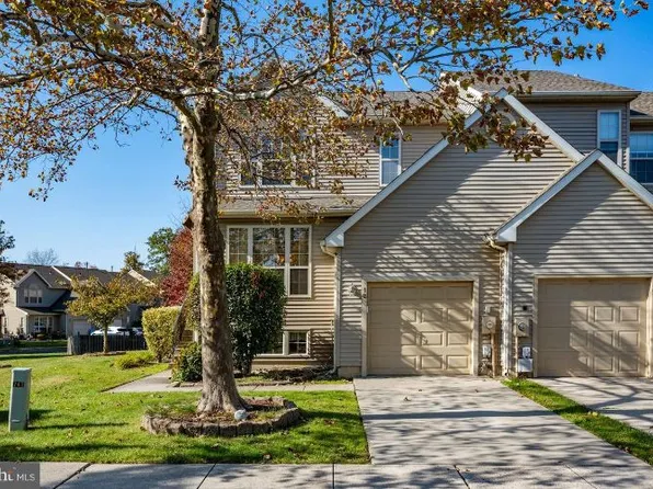 12 Beechcrop Ct, Delran, NJ 08075