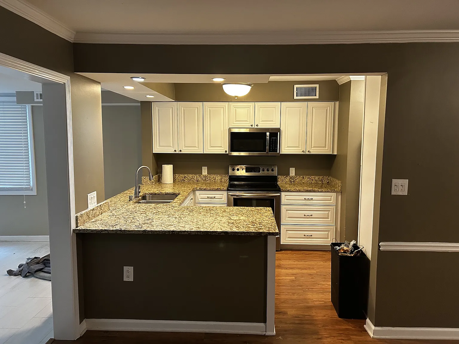 2 bed, 1093 sqft, $2,000 — Photo 3