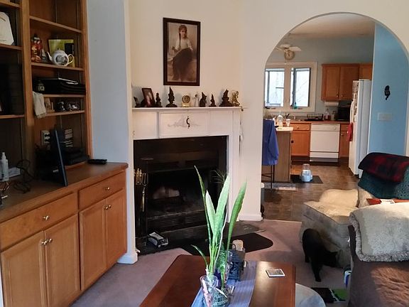 Livingroom to kitchen