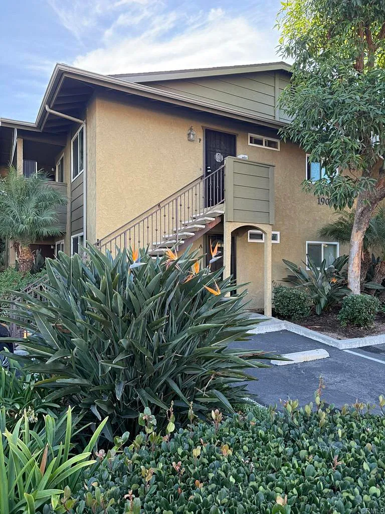 2 bed, 1.0 bath, 819 sqft, $2,650 — Photo 3