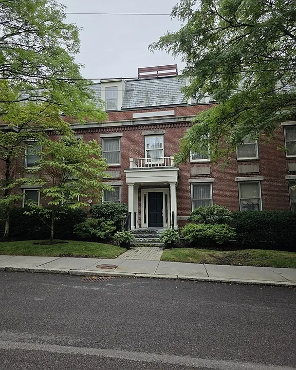 216 Summit Ave #E201