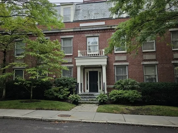 216 Summit Ave APT E201, Brookline, MA 02446