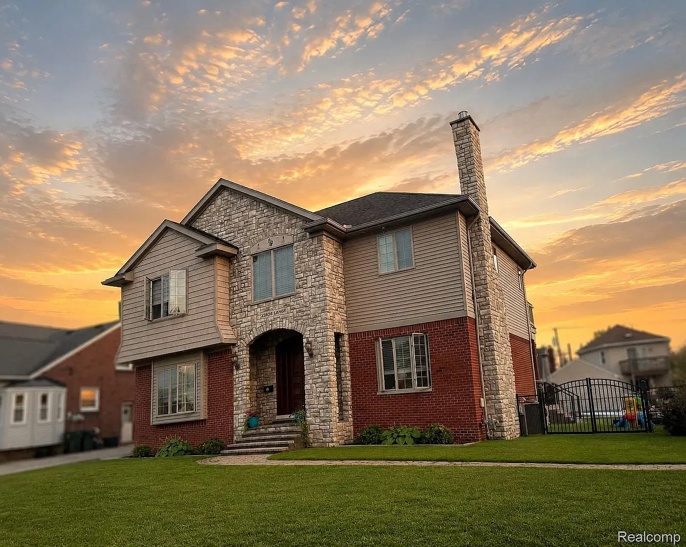 4 bed, 3822 sqft, $5,500 — Photo 1