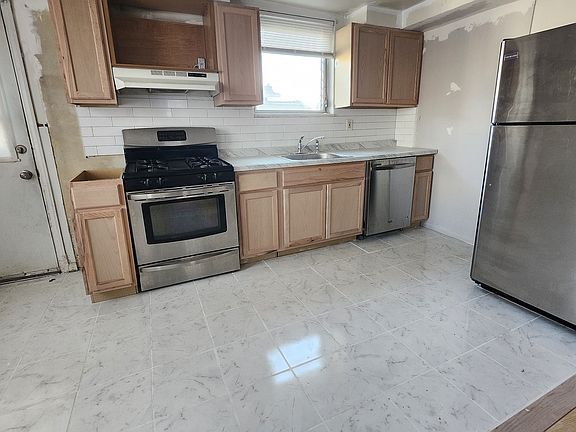 5th image of 4100 Taylor Ave