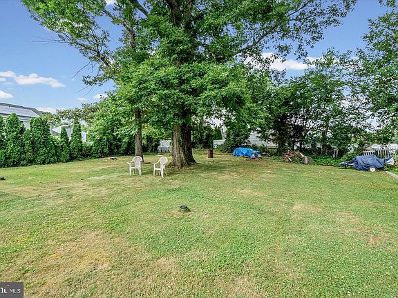 3rd image of 9711 Magledt Rd
