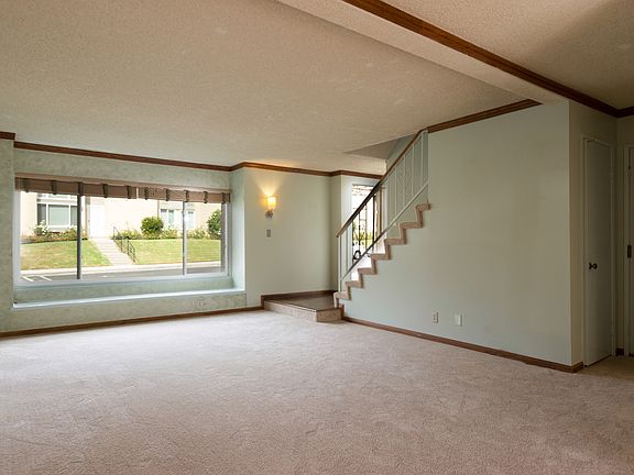 4th image of 1647 Addax Cir