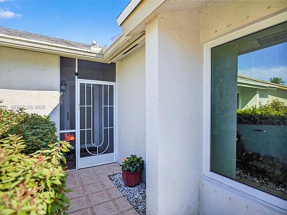 5th image of 10681 Greenbriar Ct