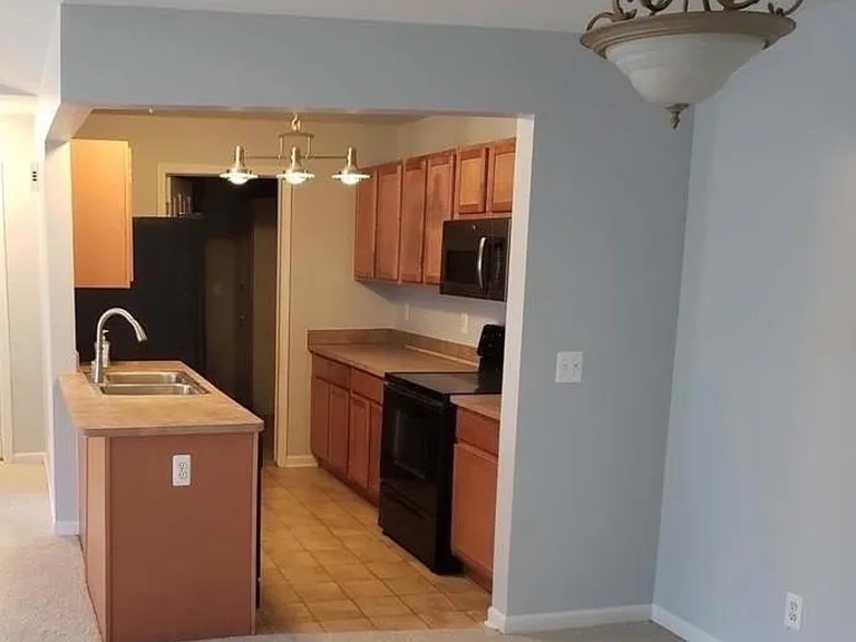 11770 Farmington Rd — Photo 2