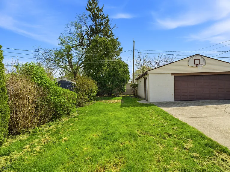 2059 Shawbury Ct W — Photo 34