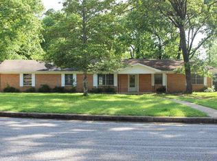 1018 Akin Dr, Longview, TX 75605