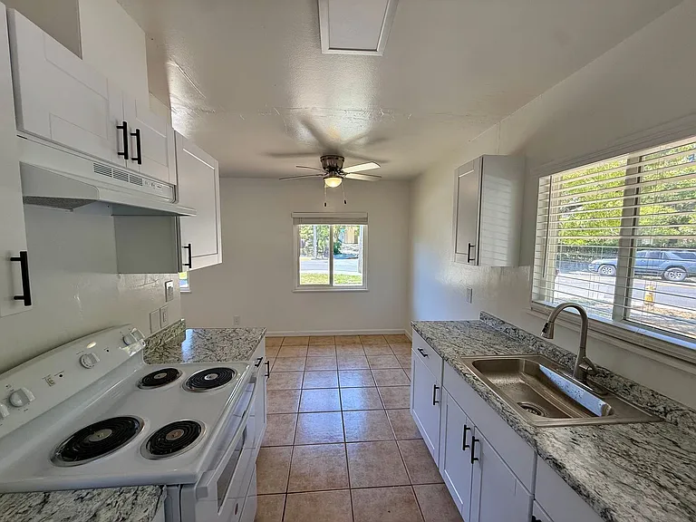406 Woodland Ave — Photo 6