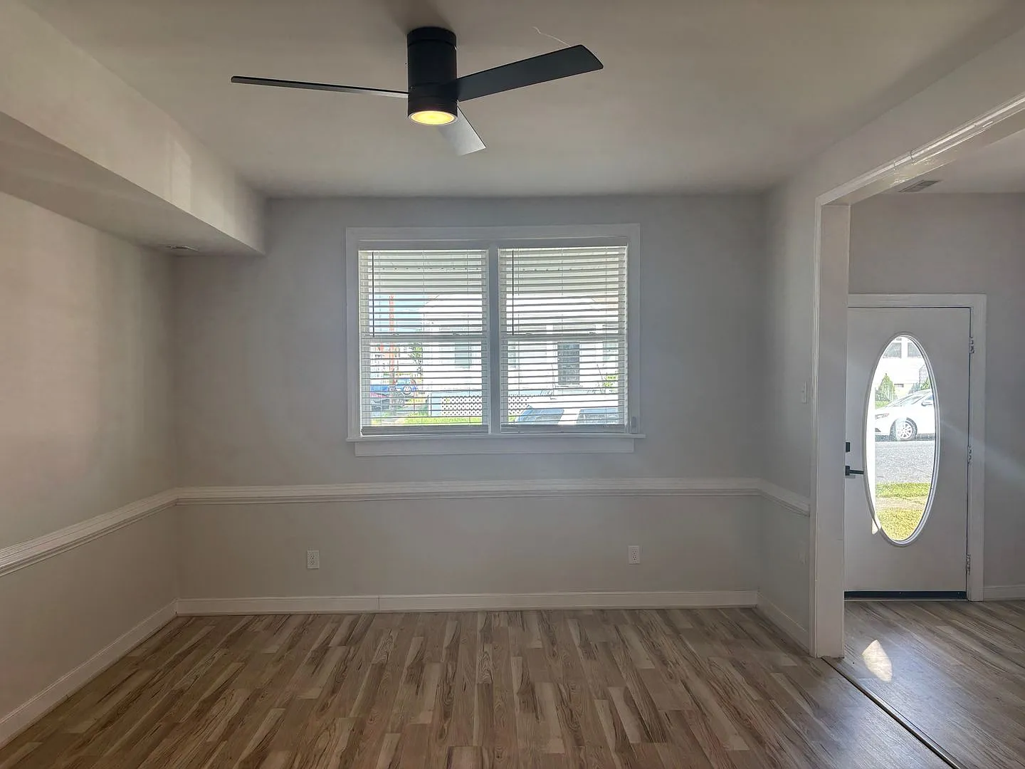Single Family 3 Bedroom Richmond & Manchester Neighborhood — Photo 4