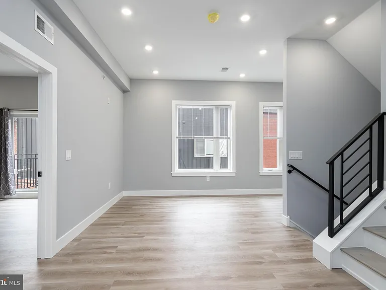 2323 E Cabot St #3 — Photo 6