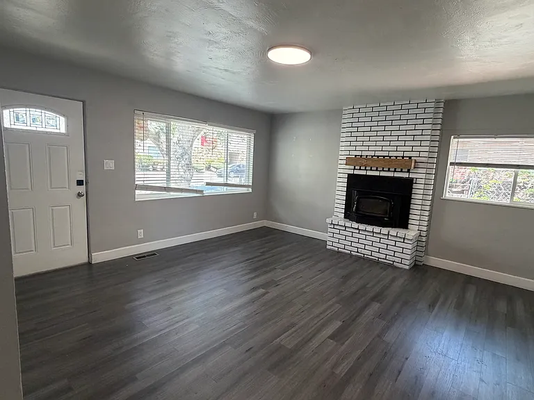 947 I St #1 — Photo 2