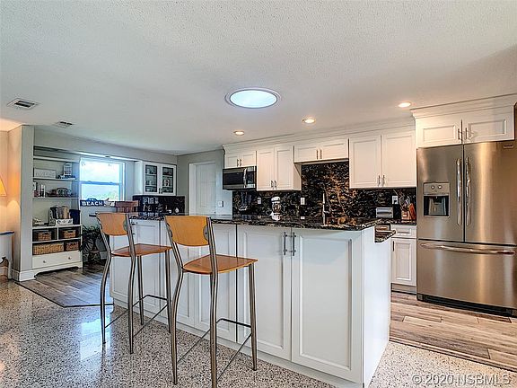 4th image of 1917 Bayview Dr