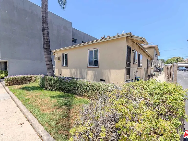 233 E Alameda Ave #A — Photo 18