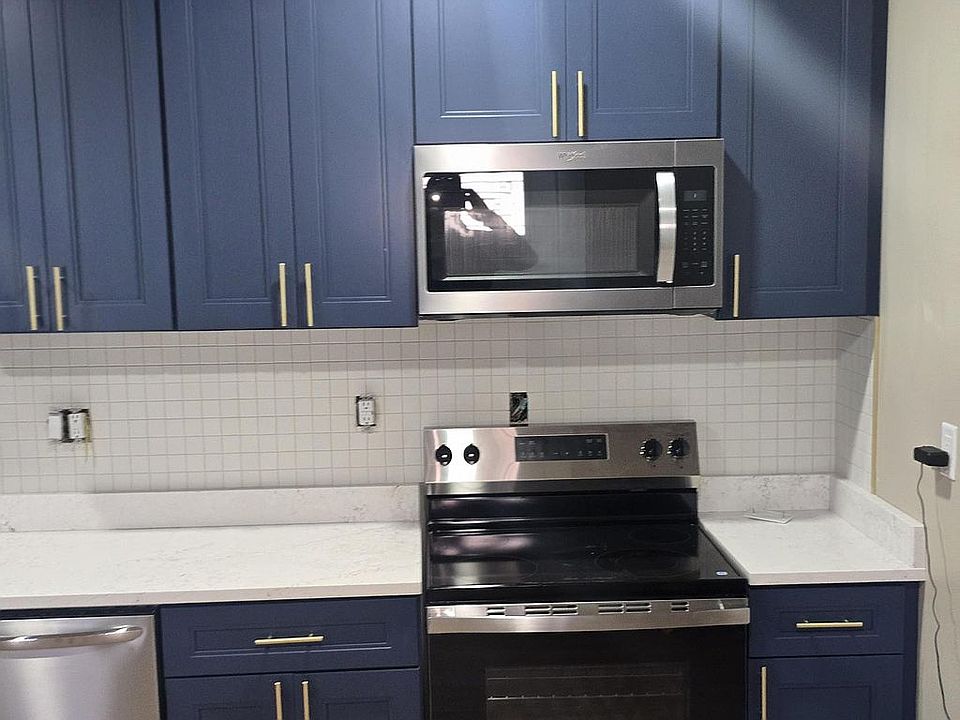 2nd image of 2122 N Pine St