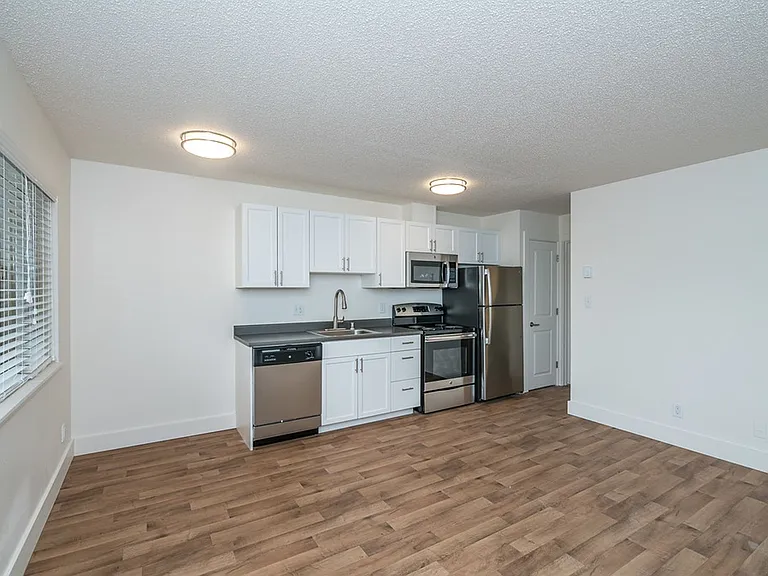 Uptown 7 Apartments — Photo 28