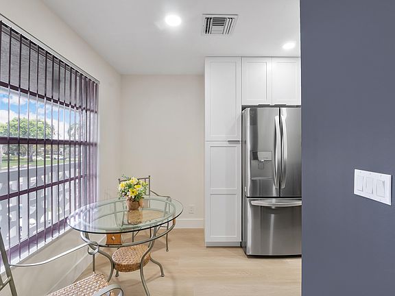 3rd image of 1030 Citrus Way #204