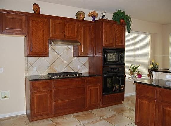 3rd image of 15404 Fernhill Dr