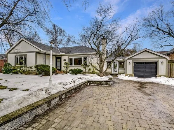 34 Oakley Ct, Hamilton, ON L9G 1T5