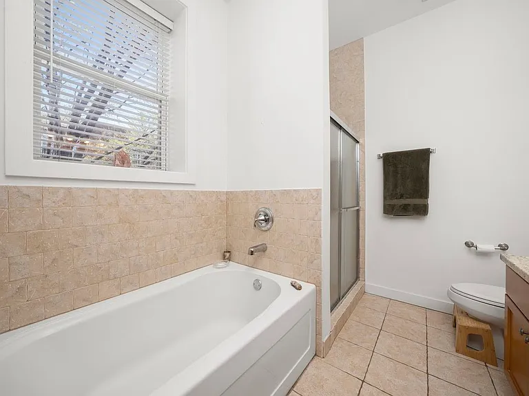 2459 W Augusta Blvd #2 — Photo 13