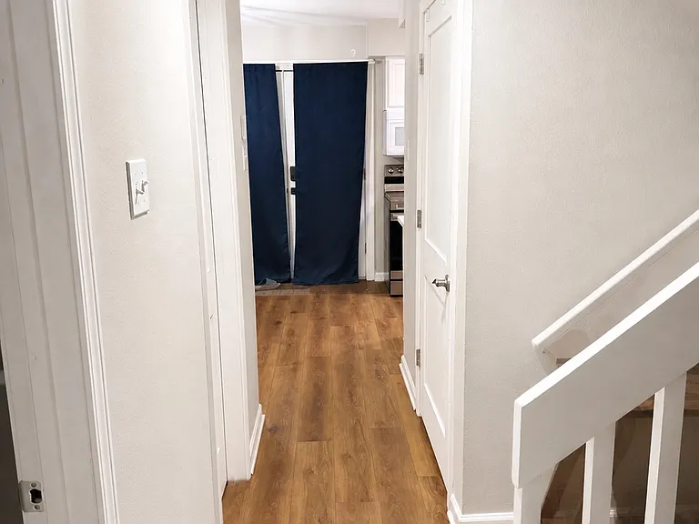 647 Cedarwood Dr — Photo 2
