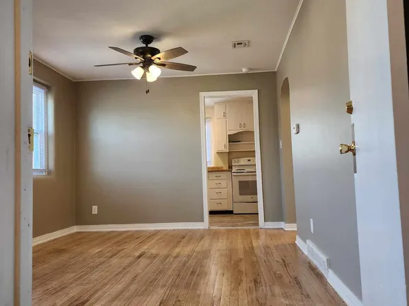 111 W 1st St S, Lyons, KS 67554