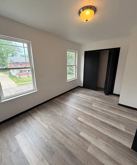 670 Roscoe Ave — Photo 11