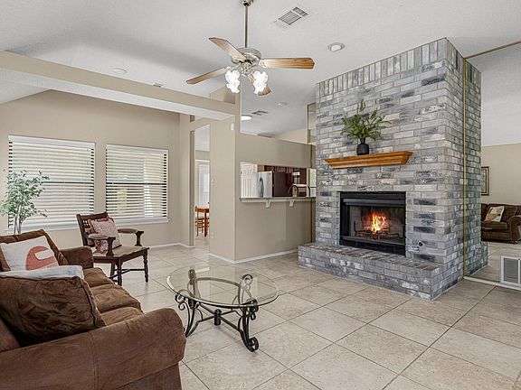 5th image of 1001 Cedar Falls St