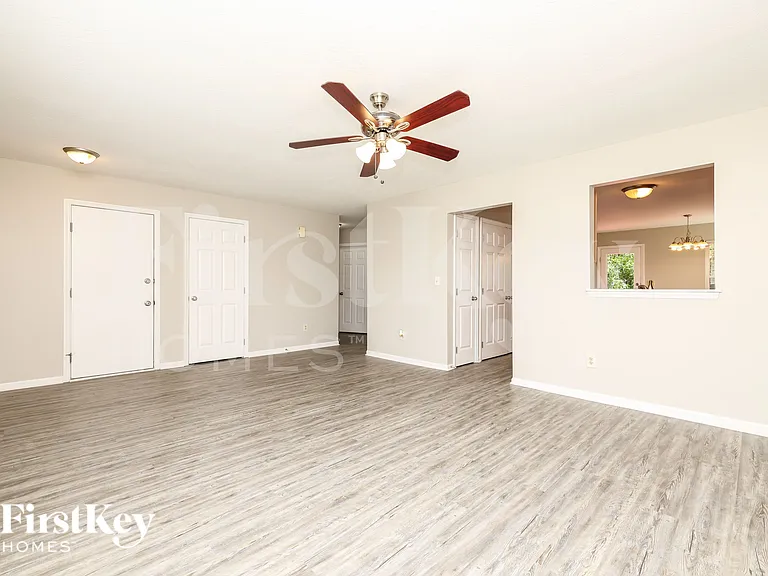 40 Sprucewood Ct — Photo 3