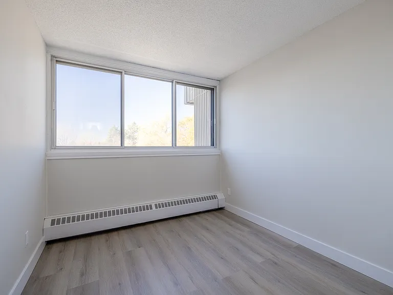 30 McEwen Ave — Photo 21
