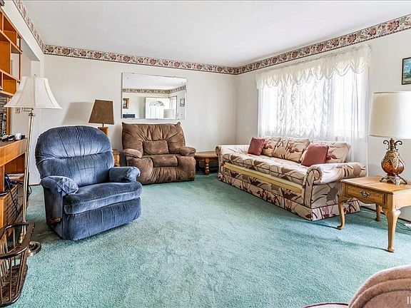 4th image of 410 Cedar Ct
