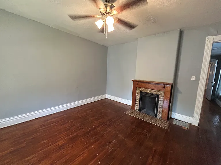 703 E Saint Catherine St — Photo 7
