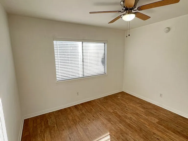14650 Saticoy St — Photo 12