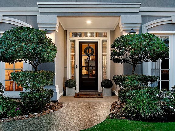 3rd image of 2 Graceful Elm Ct