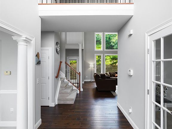 5th image of 1051 Tuscany Pl
