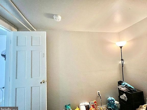 4th image of 64 Union St