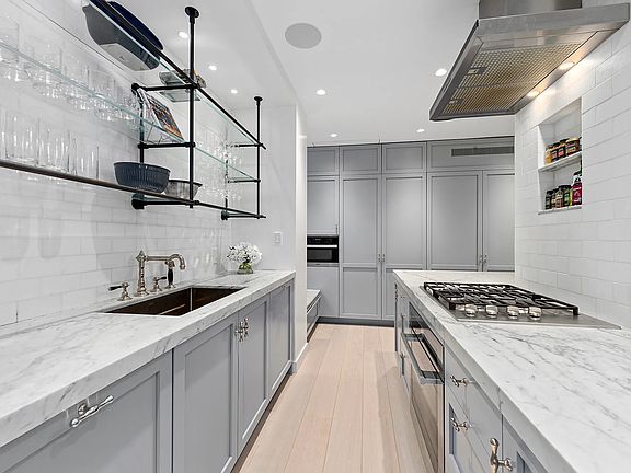 3rd image of 29 E 64th St #6D