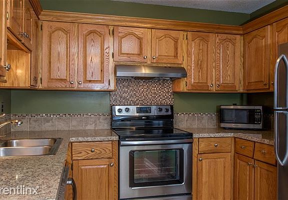 6-2011ColdspringDrAptB_NCharlestonSC-Kitchen