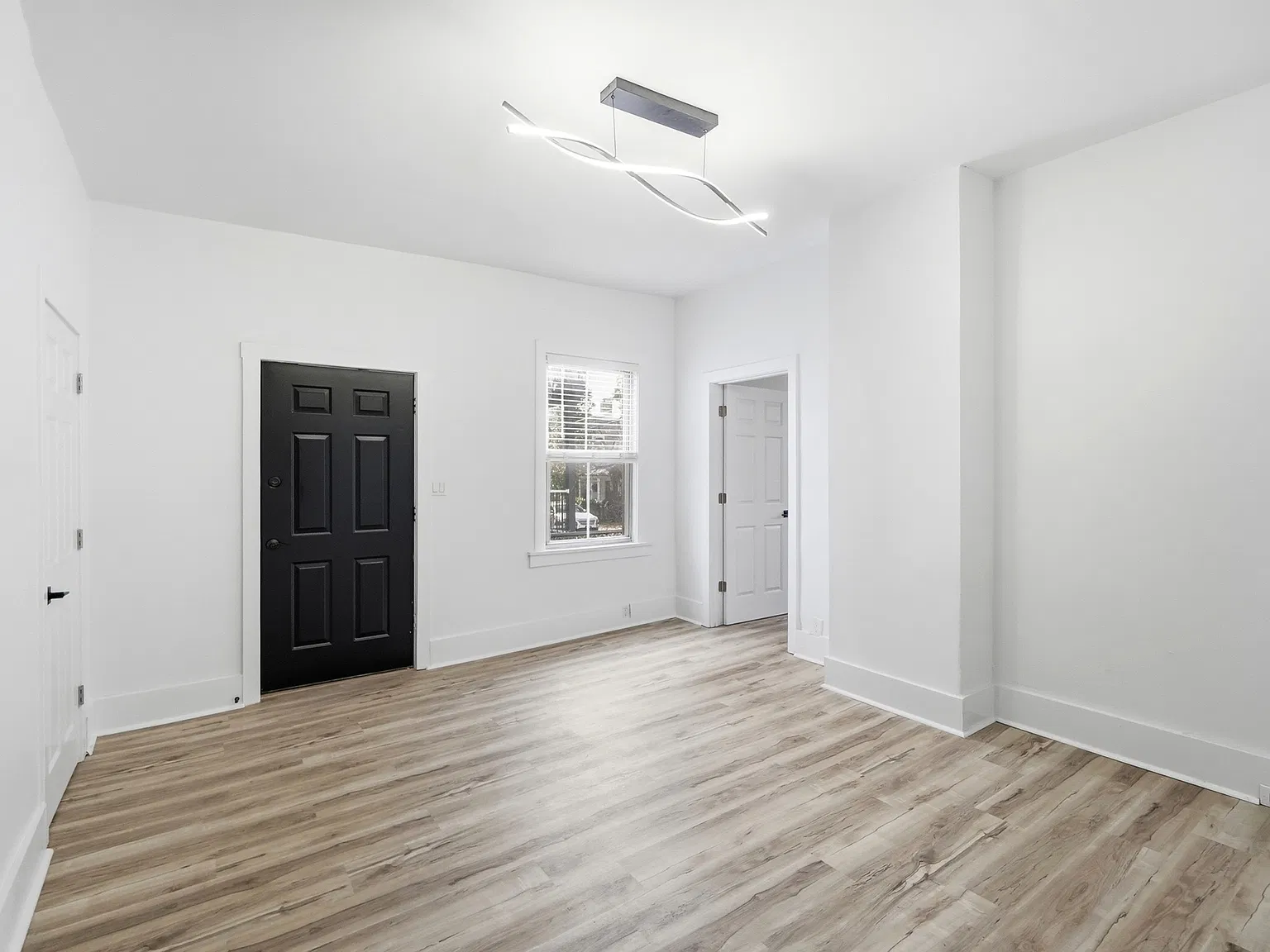 3 bed, $2,150 — Photo 3