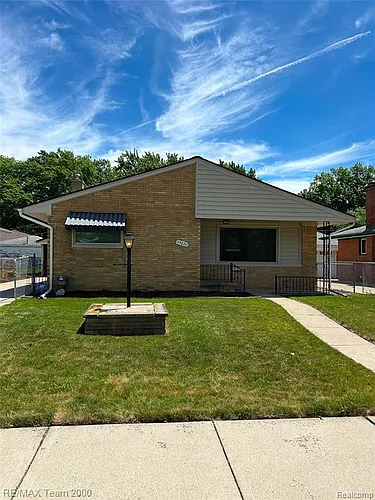 24820 Culver St Photo 1
