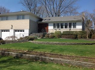 151 Shrub Hollow Rd, Roslyn, NY 11576