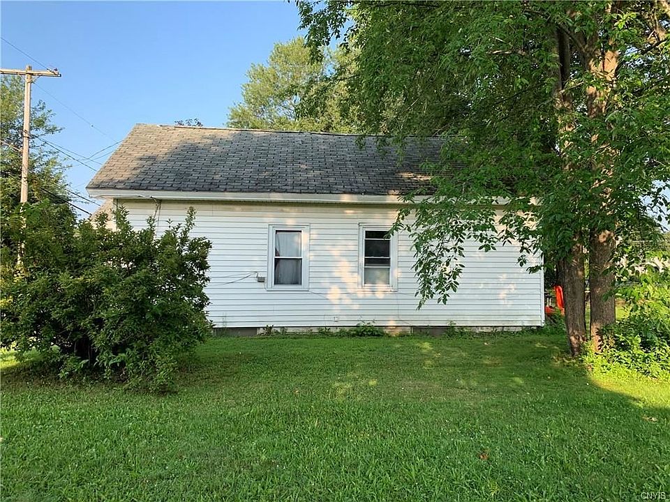 2nd image of 310 Oak St
