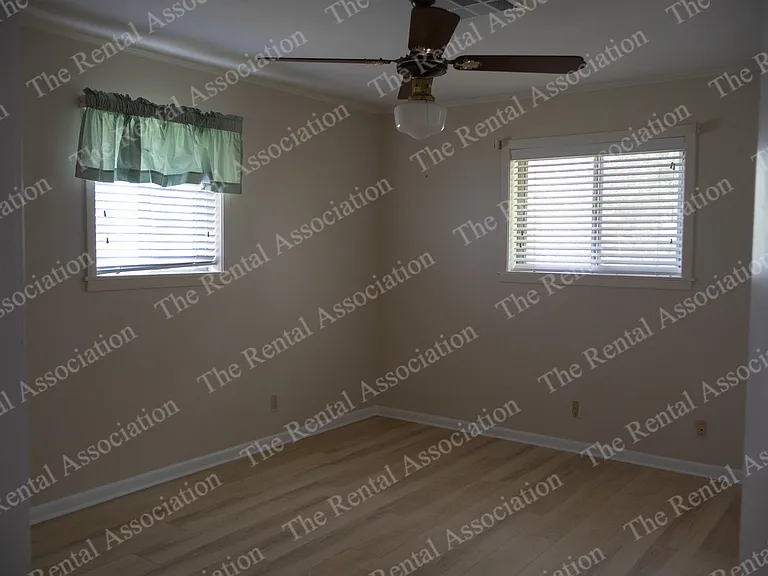 905 N McGuire Ave — Photo 13