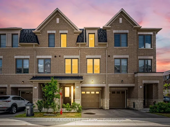 9 Arcola St, Brampton, ON L6P 4N6