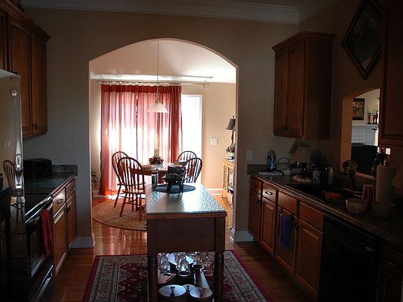 5th image of 425 Oak Forest Pl