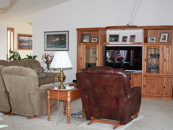 4th image of 4124 Lupine Dr
