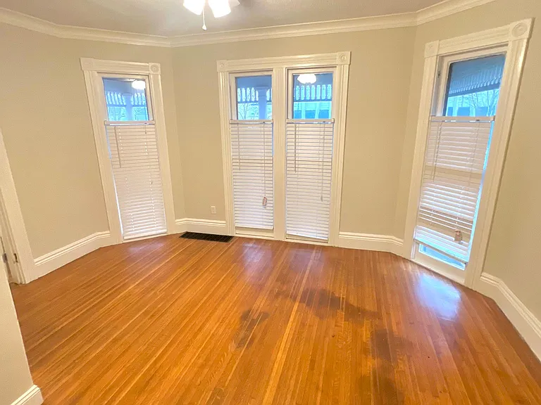 497 Averill Ave — Photo 8